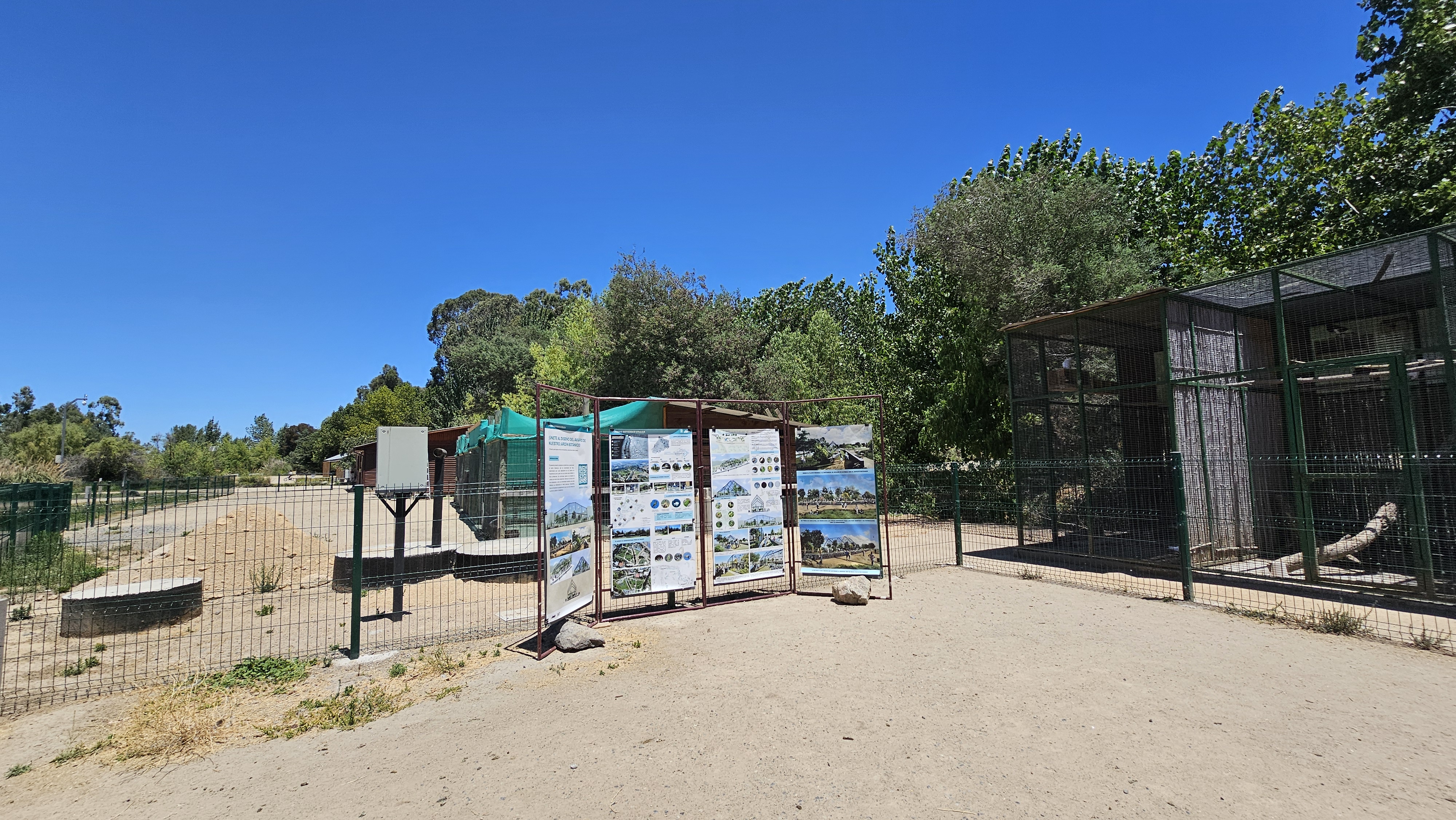 Fotografía de letreros informativos del parque